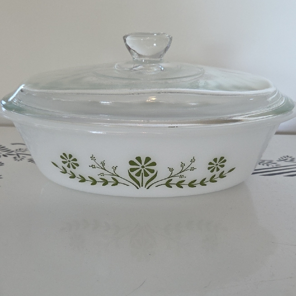 White and Green Bakeware Set for Your Kitchen
